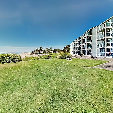 New Listing! Bay-View Beauty With Private Balcony Condo 林肯市 外观 照片