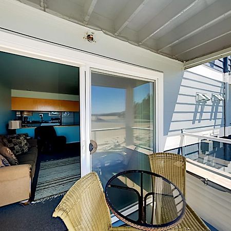 New Listing! Bay-View Beauty With Private Balcony Condo 林肯市 外观 照片
