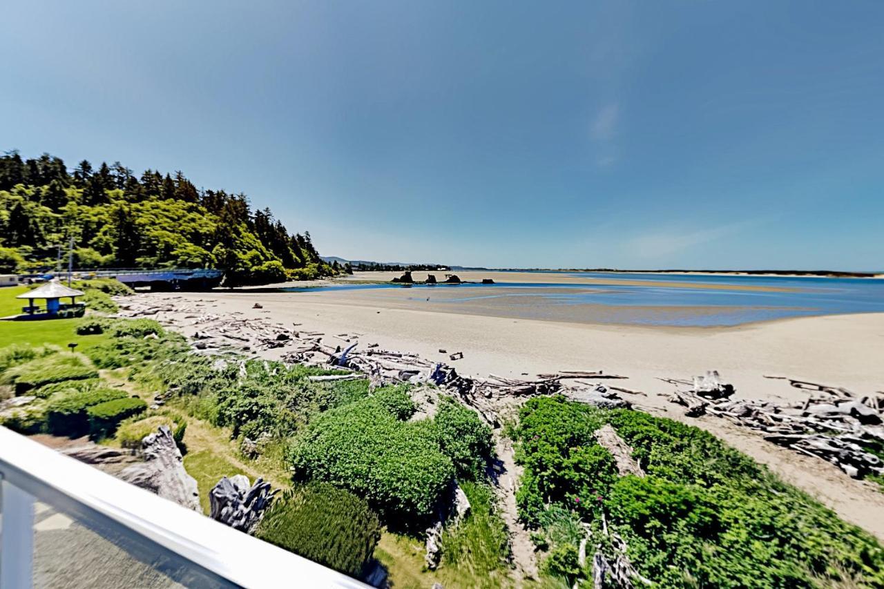 New Listing! Bay-View Beauty With Private Balcony Condo 林肯市 外观 照片