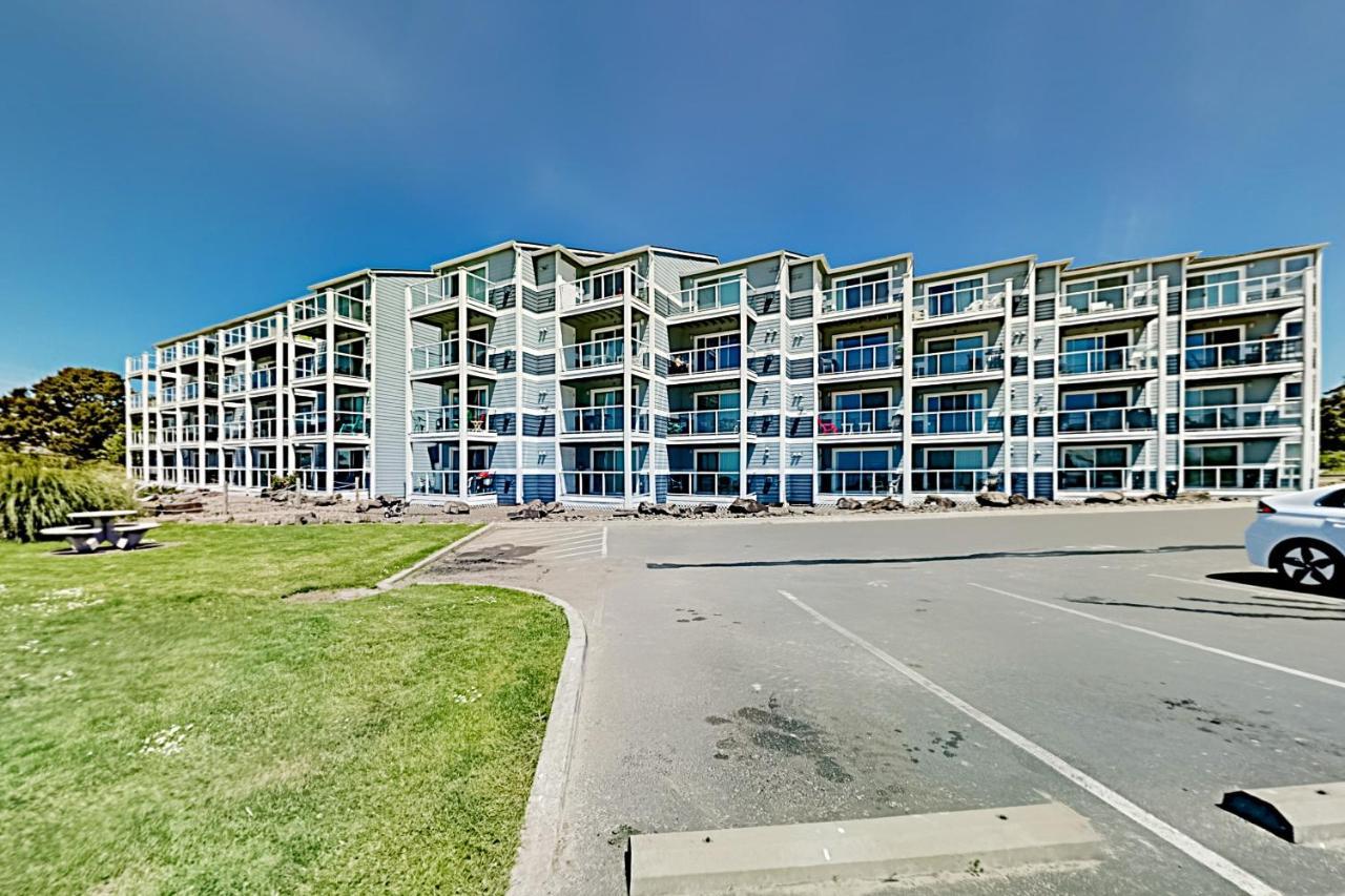 New Listing! Bay-View Beauty With Private Balcony Condo 林肯市 外观 照片